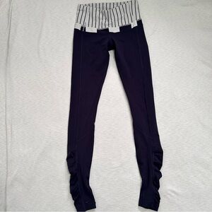 Lululemon Run: Spirit Tight II Deep Indigo Quiet Stripe White Deep Indigo Size 4